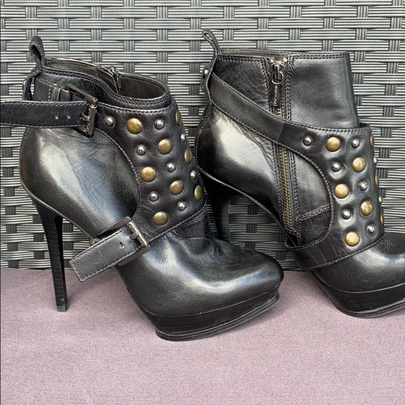 !SOLD! Michael Kors Black stiletto boot - Picture 2 of 10